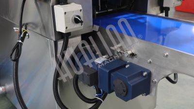 Термоформовочная машина HVR-420A (220*76.8*50 мм; 300*76.8*50 мм; вод.охл., газ., этикетировщик)