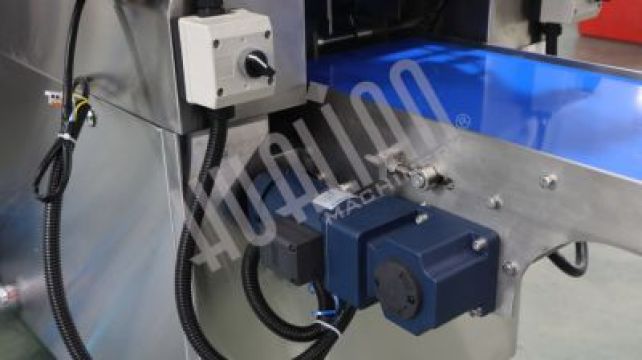 Термоформовочная машина HVR-420A (220*76.8*50 мм; 300*76.8*50 мм; вод.охл., газ., этикетировщик)