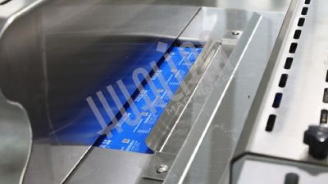 Термоформовочная машина HVR-420A (220*76.8*50 мм; 300*76.8*50 мм; вод.охл., газ., этикетировщик)